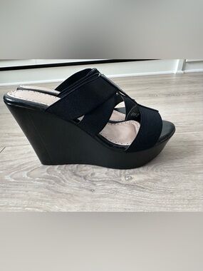 Charles By Charles David Black Elastic Crisscross Wedges